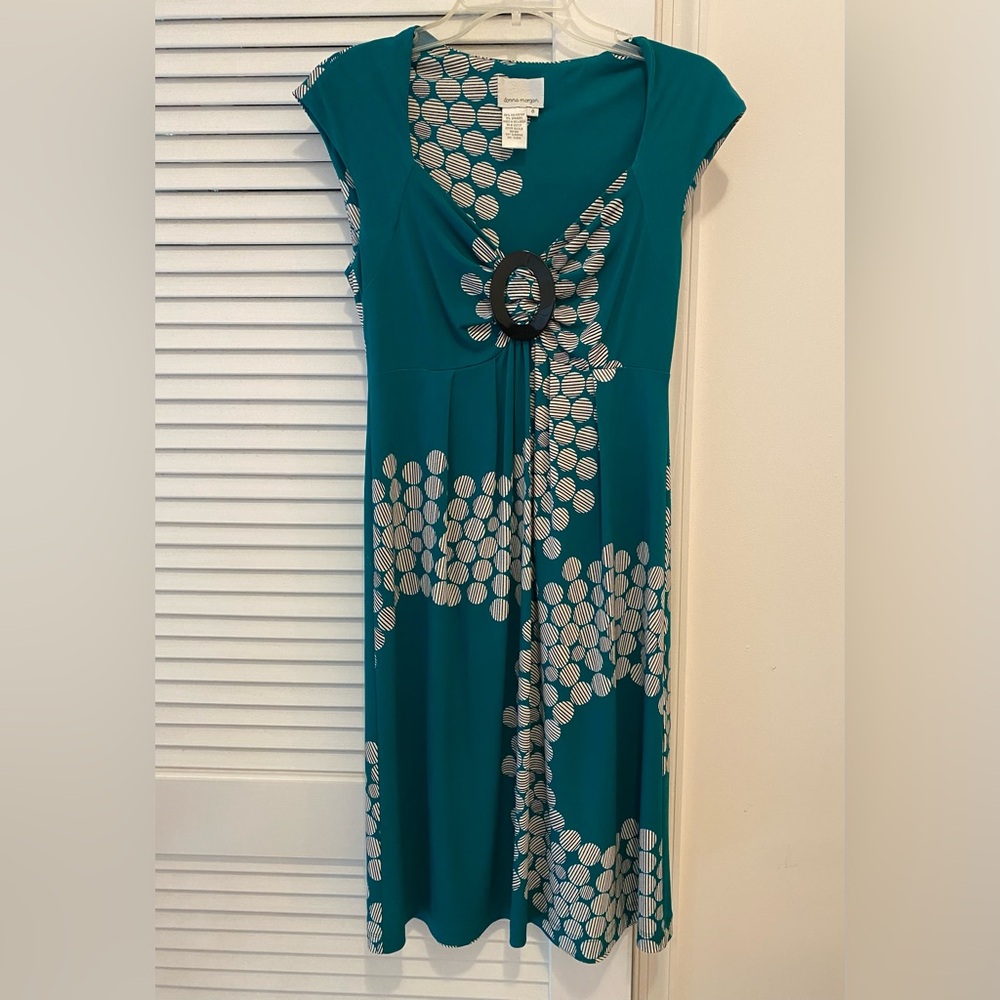 Donna Morgan dress, green with modern B/W circle pattern. Size 6. Pristine.